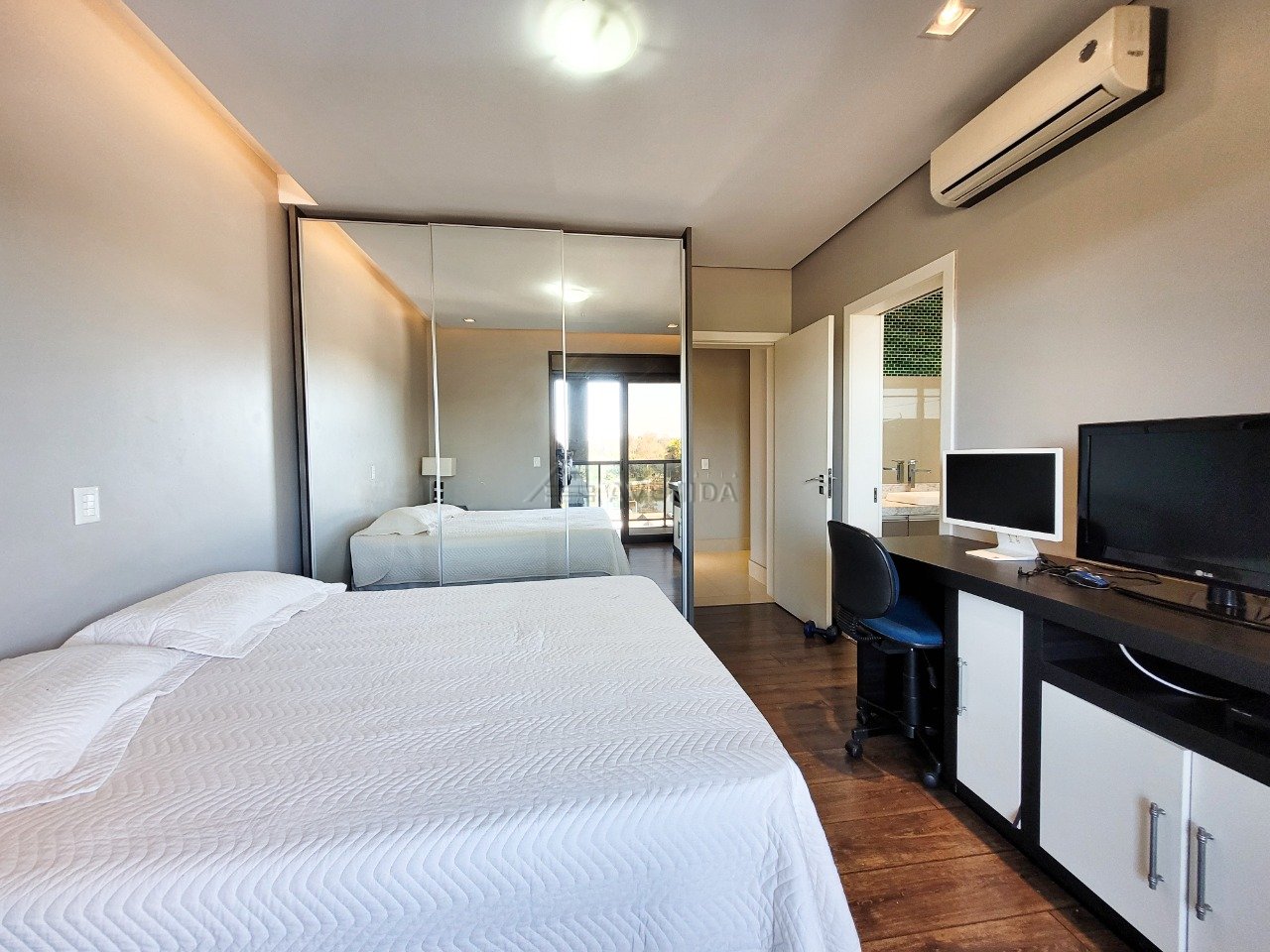 foto do anúncio Casa de Alto Padrão com Vista para o Lago à Venda no Condomínio Royal Park – Londrina/PR  (12713)