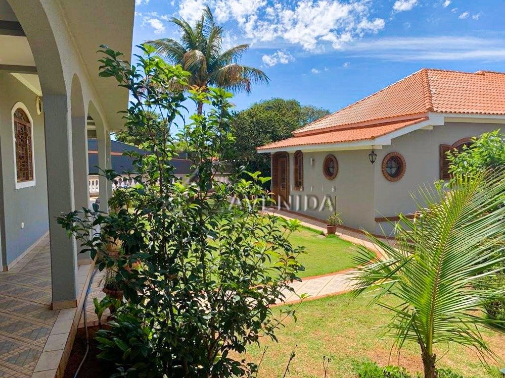 foto do anúncio Casa com 6 Quartos em Terreno de 1.093 m² à Venda no Jardim Coliseu – Londrina/PR  (11963)