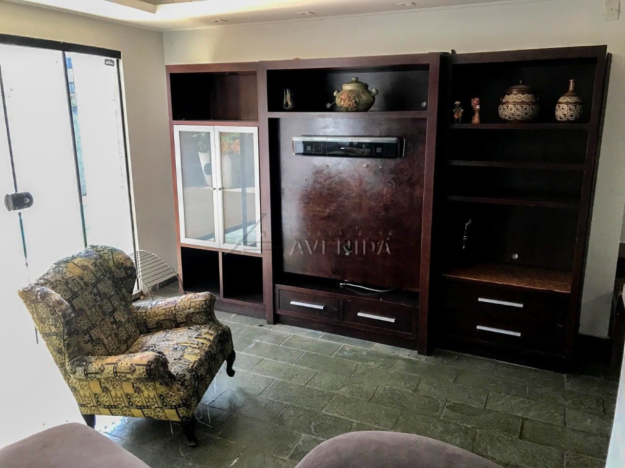 foto do anúncio Casa Assobrada com 5 Quartos e 540 m² à Venda no Centro de Londrina – Ampla Área de Lazer (10741)