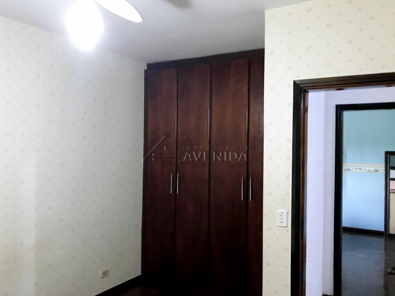 foto do anúncio Casa Assobrada com 5 Quartos e 540 m² à Venda no Centro de Londrina – Ampla Área de Lazer (10741)