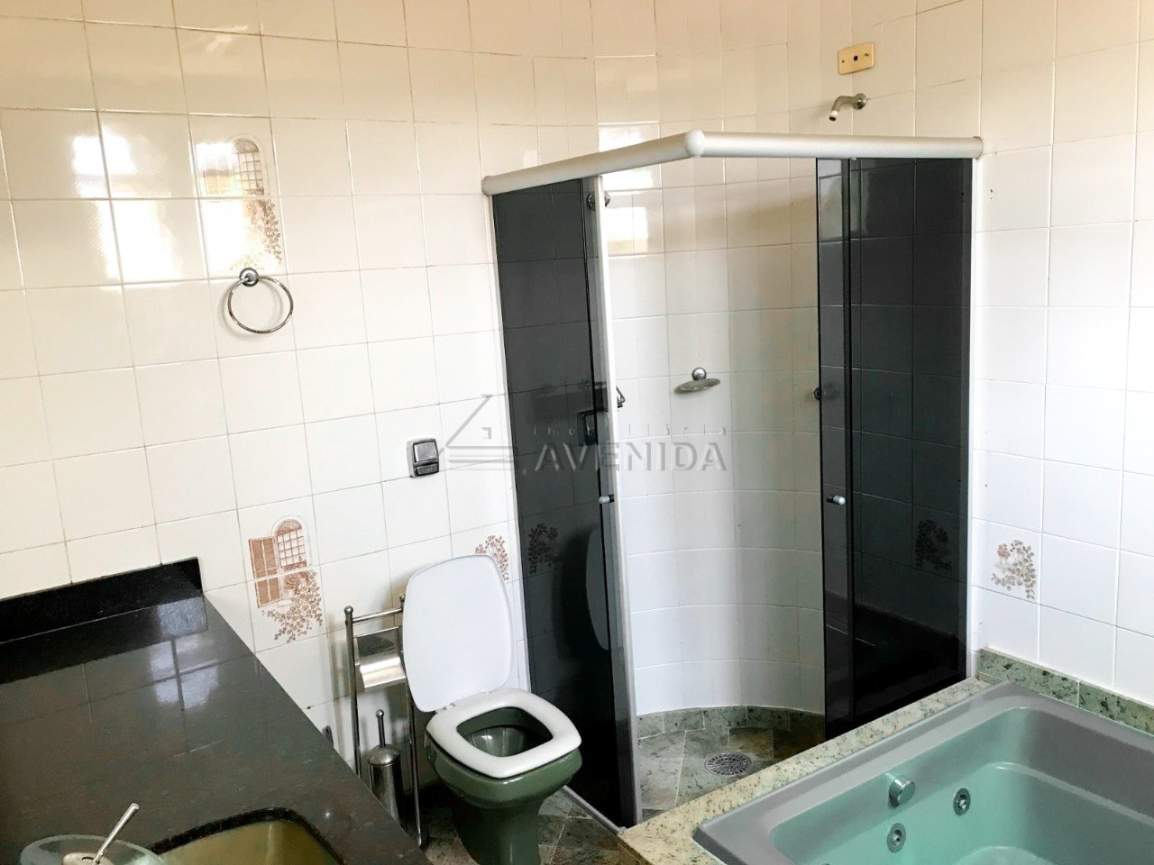 foto do anúncio Casa Assobrada com 5 Quartos e 540 m² à Venda no Centro de Londrina – Ampla Área de Lazer (10741)