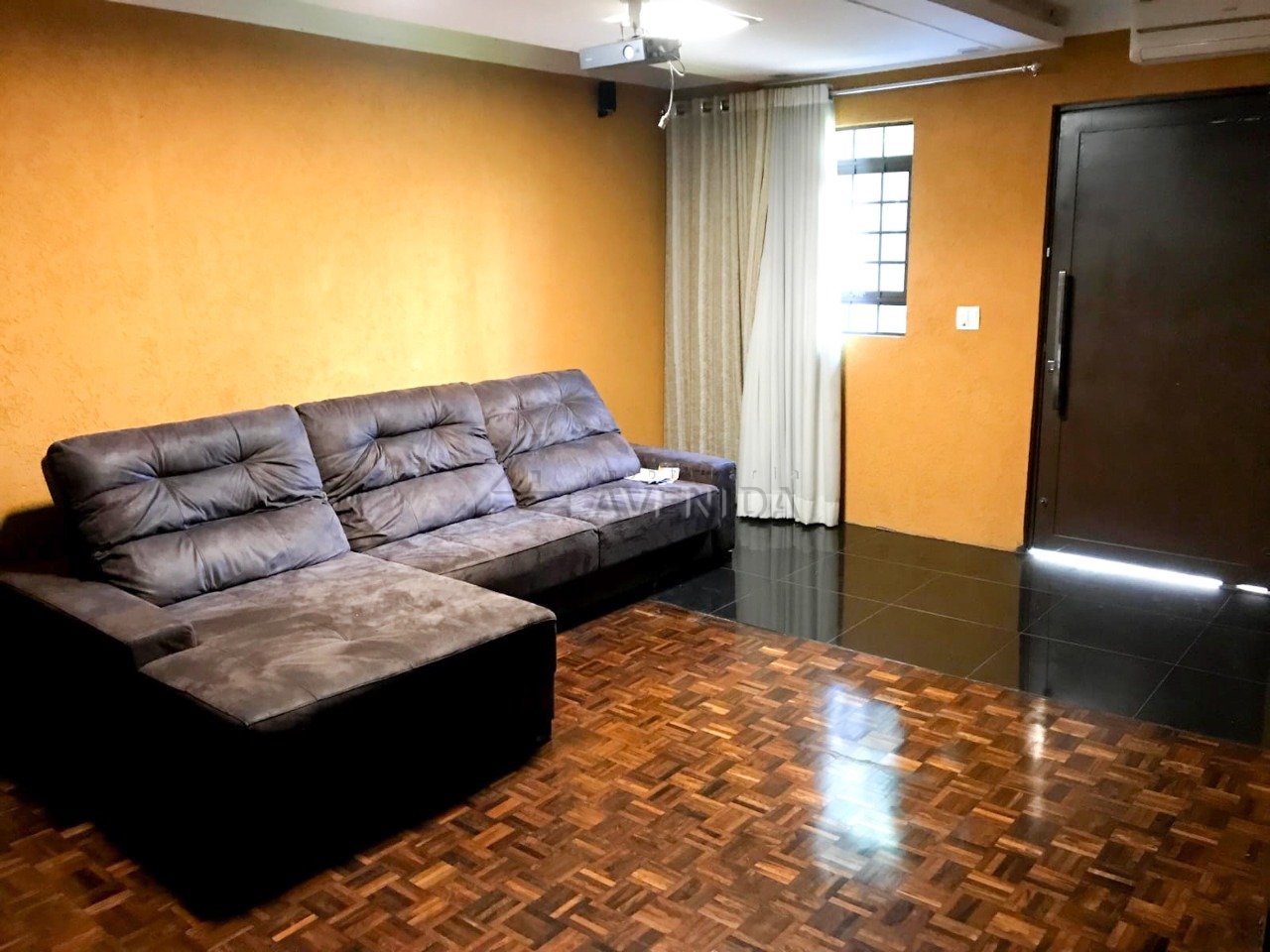 foto do anúncio Casa Assobrada com 5 Quartos e 540 m² à Venda no Centro de Londrina – Ampla Área de Lazer (10741)
