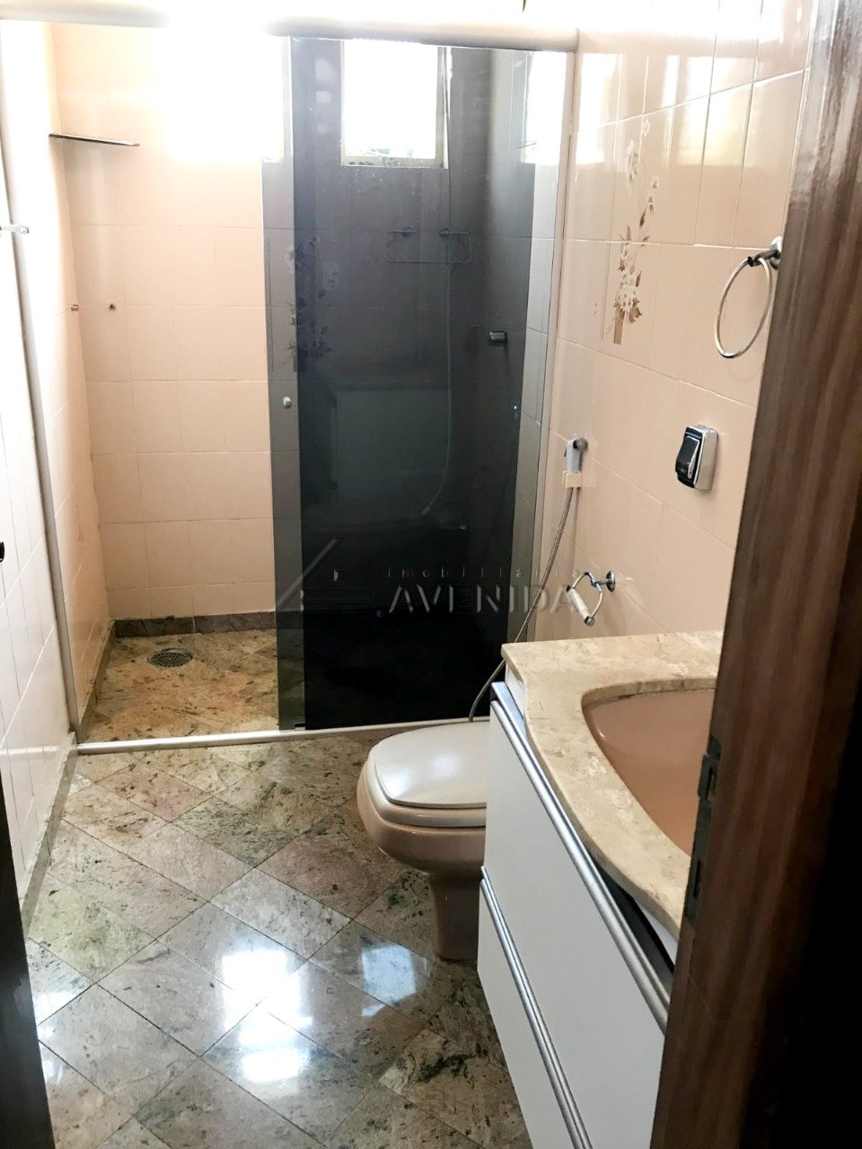 foto do anúncio Casa Assobrada com 5 Quartos e 540 m² à Venda no Centro de Londrina – Ampla Área de Lazer (10741)