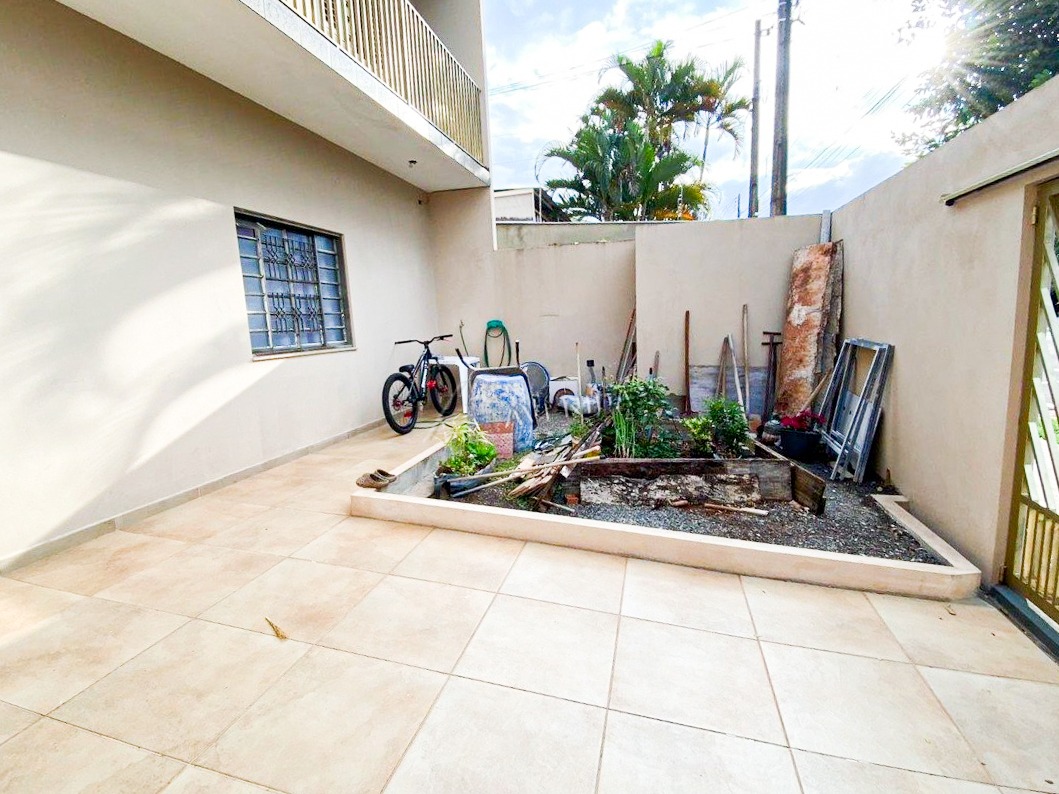 foto do anúncio Sobrado Amplo com 6 Quartos (1 Suíte) e 230 m² à Venda no Jardim Monte Belo – Londrina/PR  (12500)