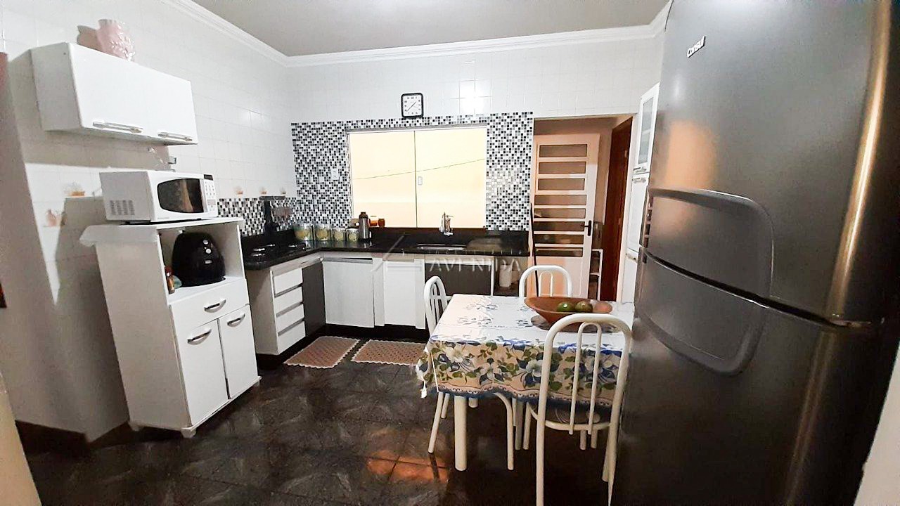 foto do anúncio Sobrado Amplo com 6 Quartos (1 Suíte) e 230 m² à Venda no Jardim Monte Belo – Londrina/PR  (12500)