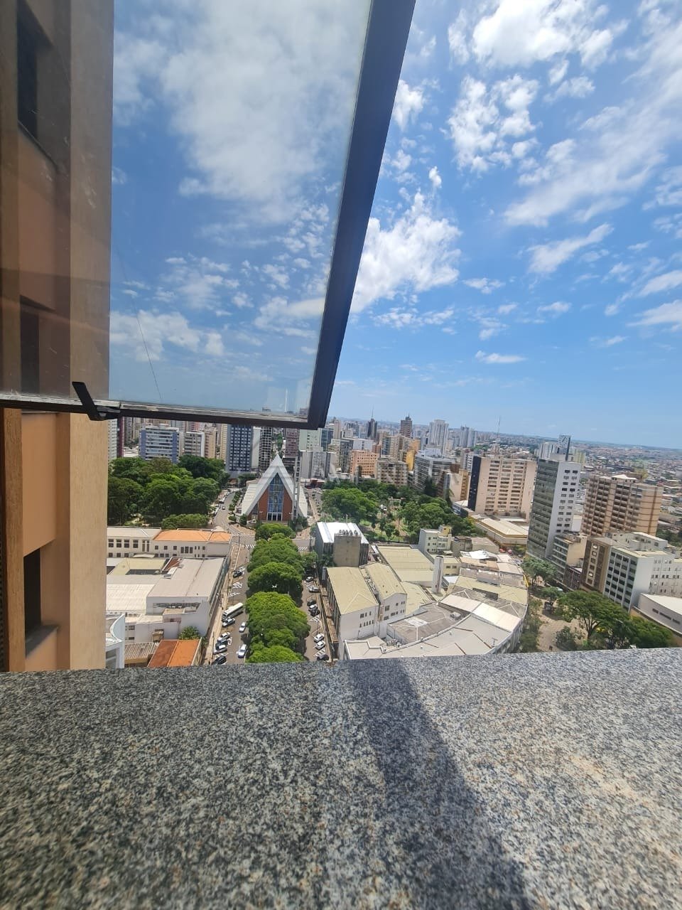 foto do anúncio Sala Comercial à Venda no Complexo Empresarial Oscar Fuganti – Centro de Londrina (Ref. 11022)