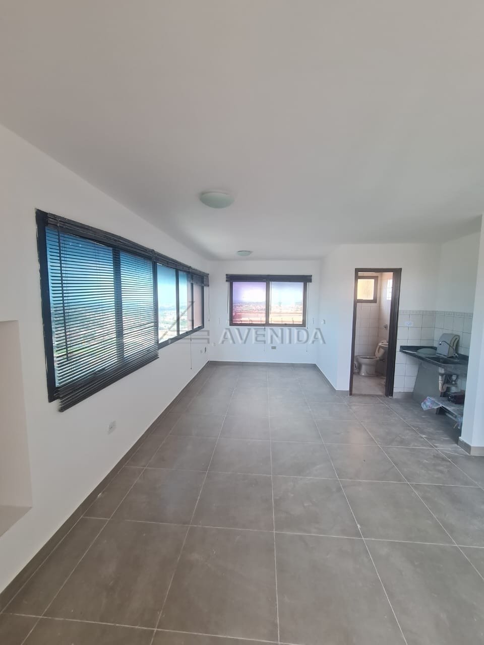 foto do anúncio Sala Comercial à Venda no Complexo Empresarial Oscar Fuganti – Centro de Londrina (Ref. 11022)