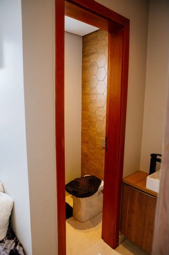 foto do anúncio Casa de Alto Padrão no Lago Parque | 3 Quartos (2 Suítes) | 2 Vagas | Londrina